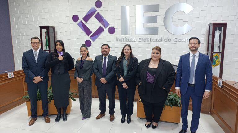 Rinden protesta los tres nuevos consejeros del IEC