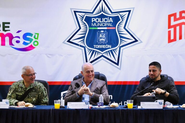 Román Cepeda reconoce el trabajo de las corporaciones de Torreón durante eventos masivos del fin de semana