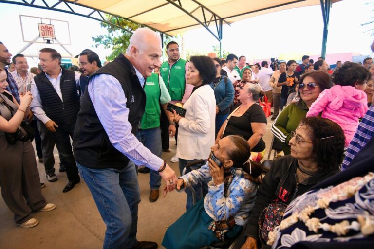 Román Cepeda preside las brigadas simultáneas en San Agustín, en Torreón