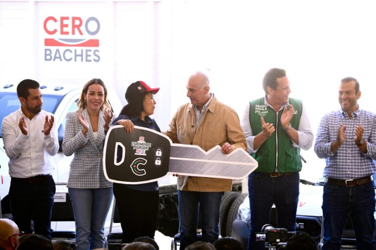 Román Cepeda entrega uniformes y unidades vehiculares para el Sistema Integral de Mantenimiento Vial de Torreón
