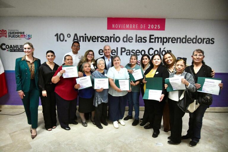 Román Cepeda reconoce a las mujeres emprendedoras de Torreón