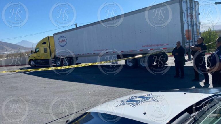 Trailero pierde la vida al interior de su unidad en la carretera Saltillo–Monterrey