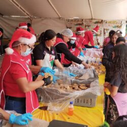 Disfrutan más de 11 mil personas la posada “Compartir” del Banco de Alimentos y HEB