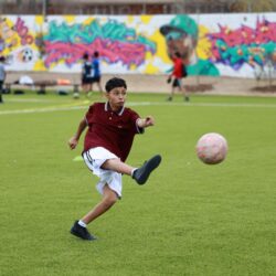 Disfrutan saltillenses de la recién rehabilitada cancha de la Espinoza Mireles