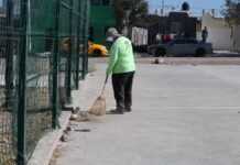 Intensifica Saltillo mantenimiento de plaza pública en Misión Cerritos