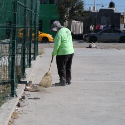 Intensifica Saltillo mantenimiento de plaza pública en Misión Cerritos