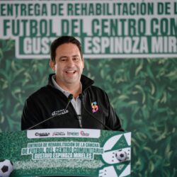 Javier Díaz entrega rehabilitación de cancha en la Espinoza Mireles11