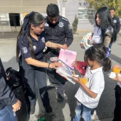 Lleva Policía Saltillo posadas a niños y niñas en colonias