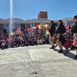 Lleva Policía Saltillo posadas a niños y niñas en colonias2