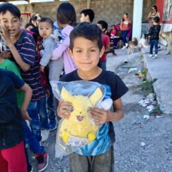 Llevan alegría a ejido Landeros de Ramos Arizpe; entregan juguetes a niñas y niños1