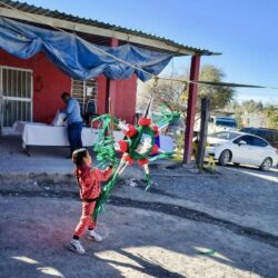 Llevan alegría a ejido Landeros de Ramos Arizpe; entregan juguetes a niñas y niños2