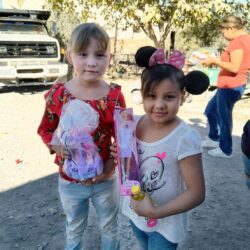 Llevan alegría a ejido Landeros de Ramos Arizpe; entregan juguetes a niñas y niños4