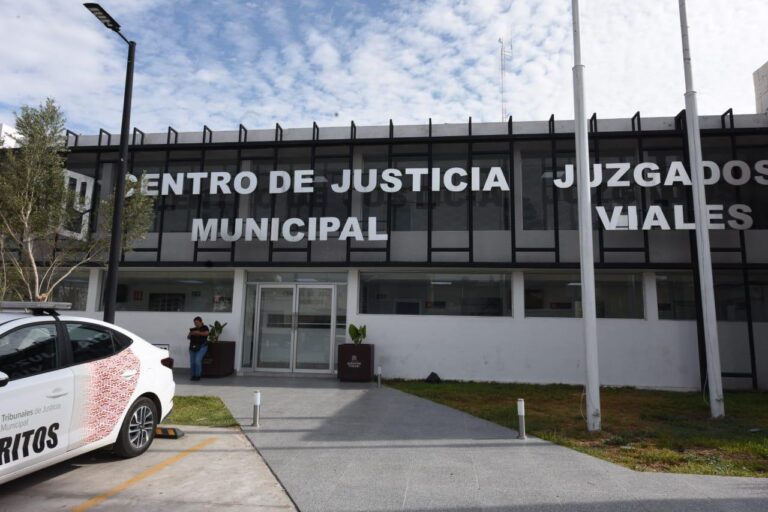 Orientan a jóvenes sobre los riesgos por abuso del alcohol y consumo de drogas