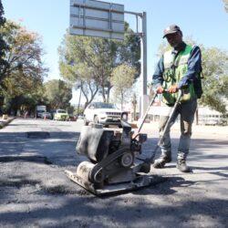 Refuerza Municipio acciones de bacheo en bulevar Valdés Sánchez