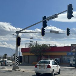 Refuerzan seguridad vial con nuevos semáforos en el poniente de Ramos Arizpe4