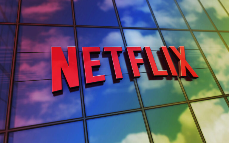 Acuerda Netflix la compra de estudios Warner Bros. Discovery