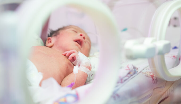 China sube los impuestos a los anticonceptivos para combatir su crisis demográfica