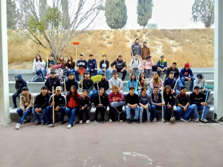 Estudiantes de UTC fortalecen valores ambientales con la actividad “Clean Falcon’s Nest”