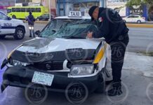 Fallece adolescente tras ser atropellado junto a su madre por taxista en Saltillo