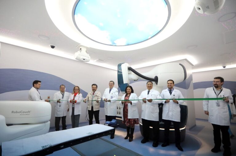 Inauguran tecnología Cyberknife del IMSS para tratamiento del cáncer, única en su tipo en el país