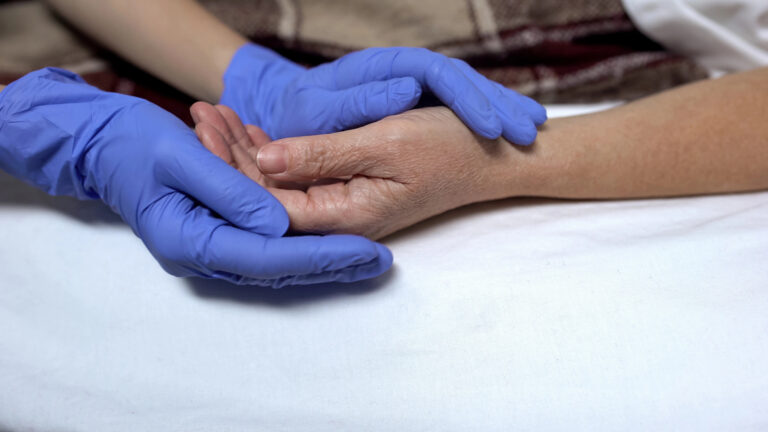 La eutanasia es una elección libre: investigador de la UNAM