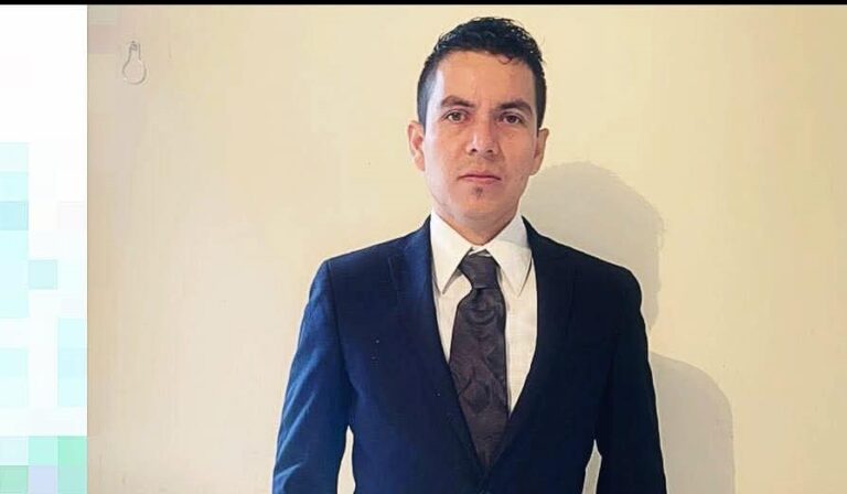 Se gradúa en la UA de C el primer arquitecto con discapacidad visual