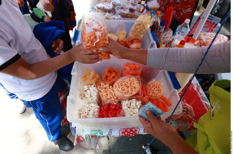 Suman casi 4 millones de alumnos con problemas nutricionales