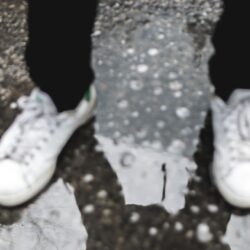 tenis-blancos-dias-lluvia