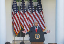 Amaga Trump a Canadá con arancel de 100% si pacta con China