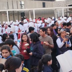 Comparten en La Madriguera rosca de reyes monumental elaborada por alumnos de la Universidad Vizcaya