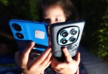 Debaten restricciones de celulares a niños