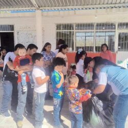 Llevan alegría a 14 ejidos con más de 700 platillos y 300 juguetes3