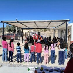 Llevan alegría a 14 ejidos con más de 700 platillos y 300 juguetes4