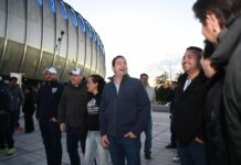 Miles disfrutan stand de Saltillo en el Juego de Leyendas, en Estadio BBVA