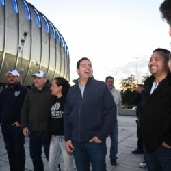 Miles disfrutan stand de Saltillo en el Juego de Leyendas, en Estadio BBVA