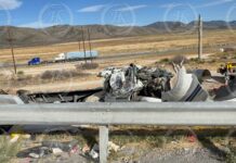 Muere trabajador y otro resulta gravemente herido tras volcadura en la carretera 57