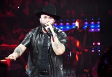 Pospone Carín León shows tras diagnóstico de dengue