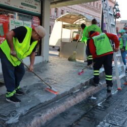 Realiza Saltillo limpieza profunda a banquetas del Centro Histórico1