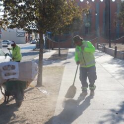 Realiza Saltillo limpieza profunda a banquetas del Centro Histórico4