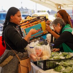 Reconocen sectores sociales el Mercadito de A Peso3