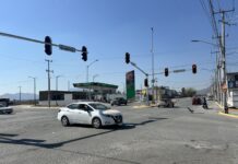 Semáforos del bulevar Díaz Ordaz y Federalismo ya operan con normalidad; tránsito refuerza orientación vial