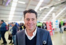 Busca Enrique Martínez y Morales llevar enseñanza de Lengua de Señas a escuelas de Coahuila