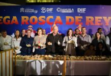 Román Cepeda comparte Mega Rosca de Reyes con miles de familias en Plaza Mayor