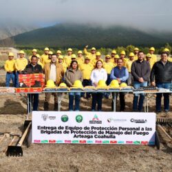 Arteaga fortalece la protección de sus bosques con entrega de equipo a brigadas forestales