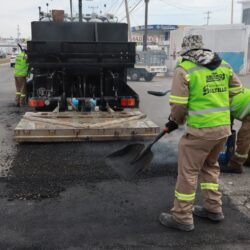 Avanzan 17 cuadrillas en rehabilitación de pavimento en Saltillo1