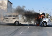 Bloqueos y quema de vehículos paralizan Reynosa