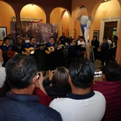 Disfrutan saltillenses la Callejoneada del Día del Amor y la Amistad3