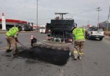 Intensifica Javier Díaz rehabilitación de las vialidades Antonio Cárdenas y V. Carranza