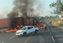 Se extienden narcobloqueos a Michoacán por operativo