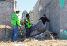 Va con todo Javier Díaz en limpieza de callejones de la Guerrero